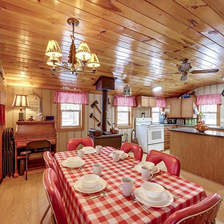 Pet-Friendly Irons Cottage About 4 Mi To Sand Lake! 외부 사진