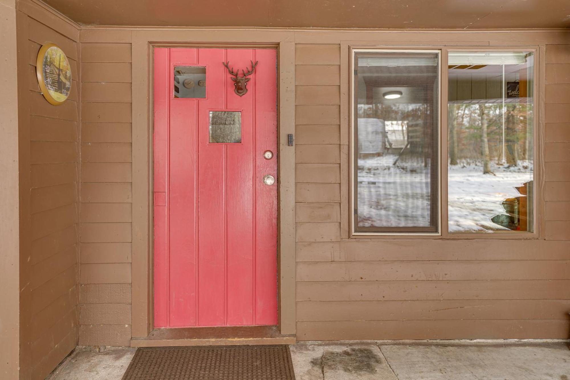 Pet-Friendly Irons Cottage About 4 Mi To Sand Lake! 외부 사진